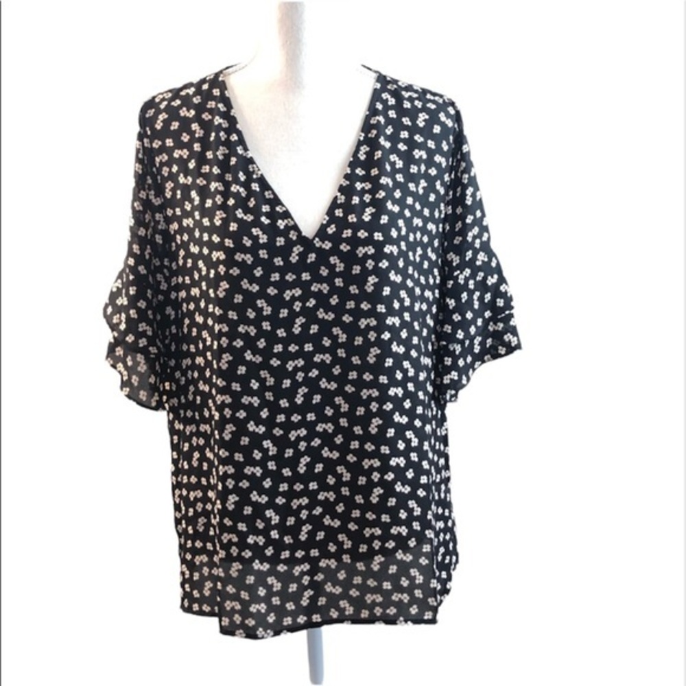 Loft Outlet Petite V-Neck bell sleeve blouse black & white floral Size L